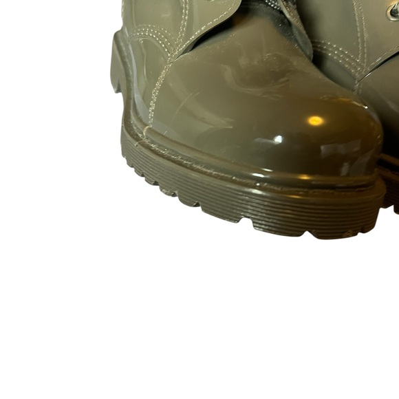 NWOB~ Dkny Tilly Rain Boot Womens
Waterproof Lace Up Booties. Size 8m. - Picture 9 of 10